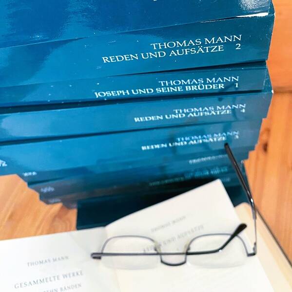 Bücherstapen Gesamtausgabe Thomas Mann
